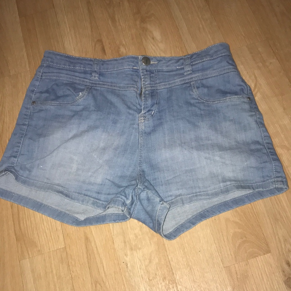 COTTON ON's LIGHT WASH DENIM HIGH WAISTED SHORTS